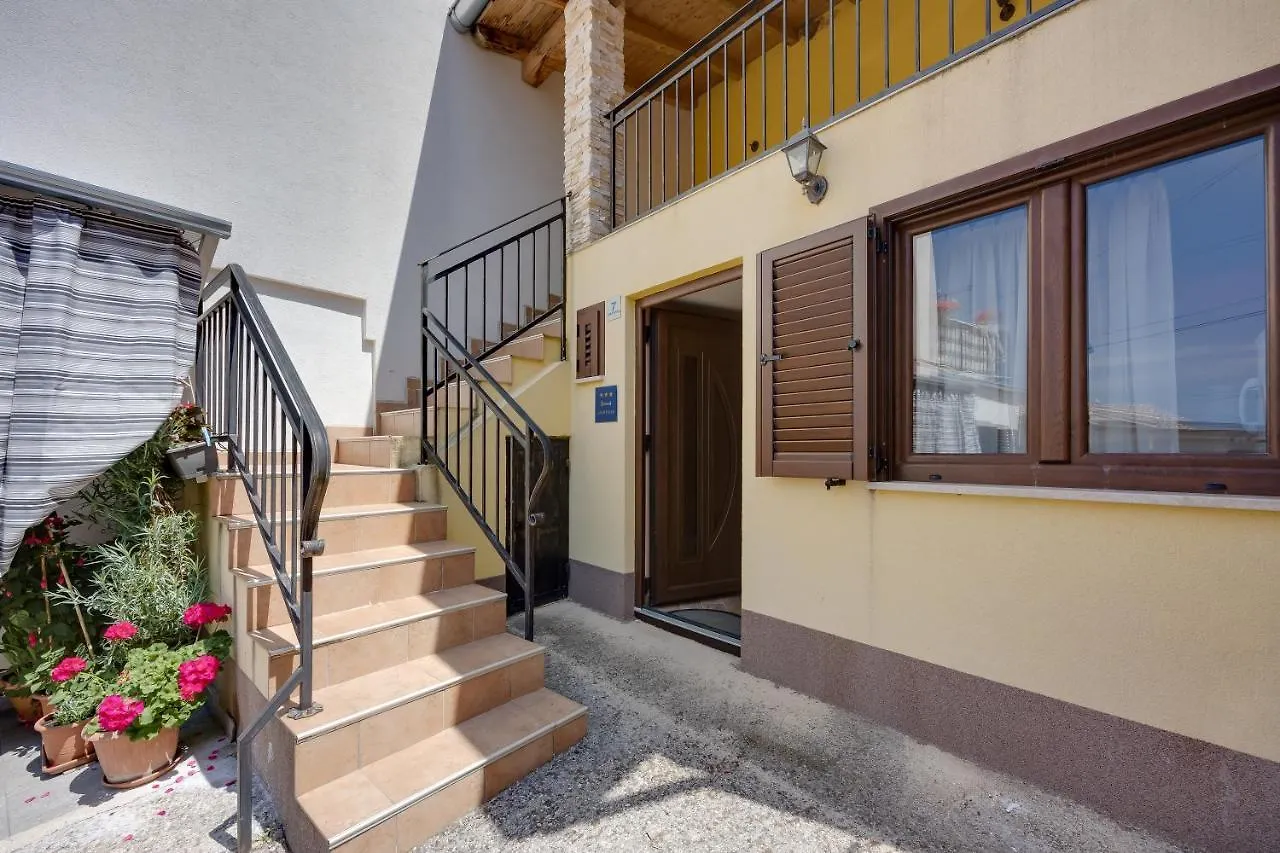 Holiday Home Ema - Happy Rentals Tar-Vabriga 0*,  Croatia