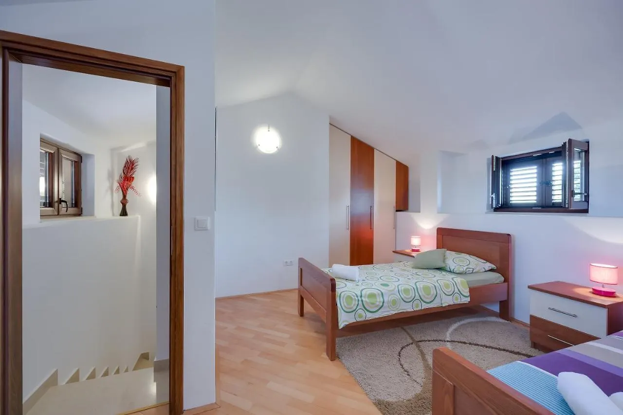 Holiday Home Ema - Happy Rentals Tar-Vabriga